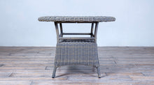 Load image into Gallery viewer, Westhampton Round 39&quot; with Woven Top