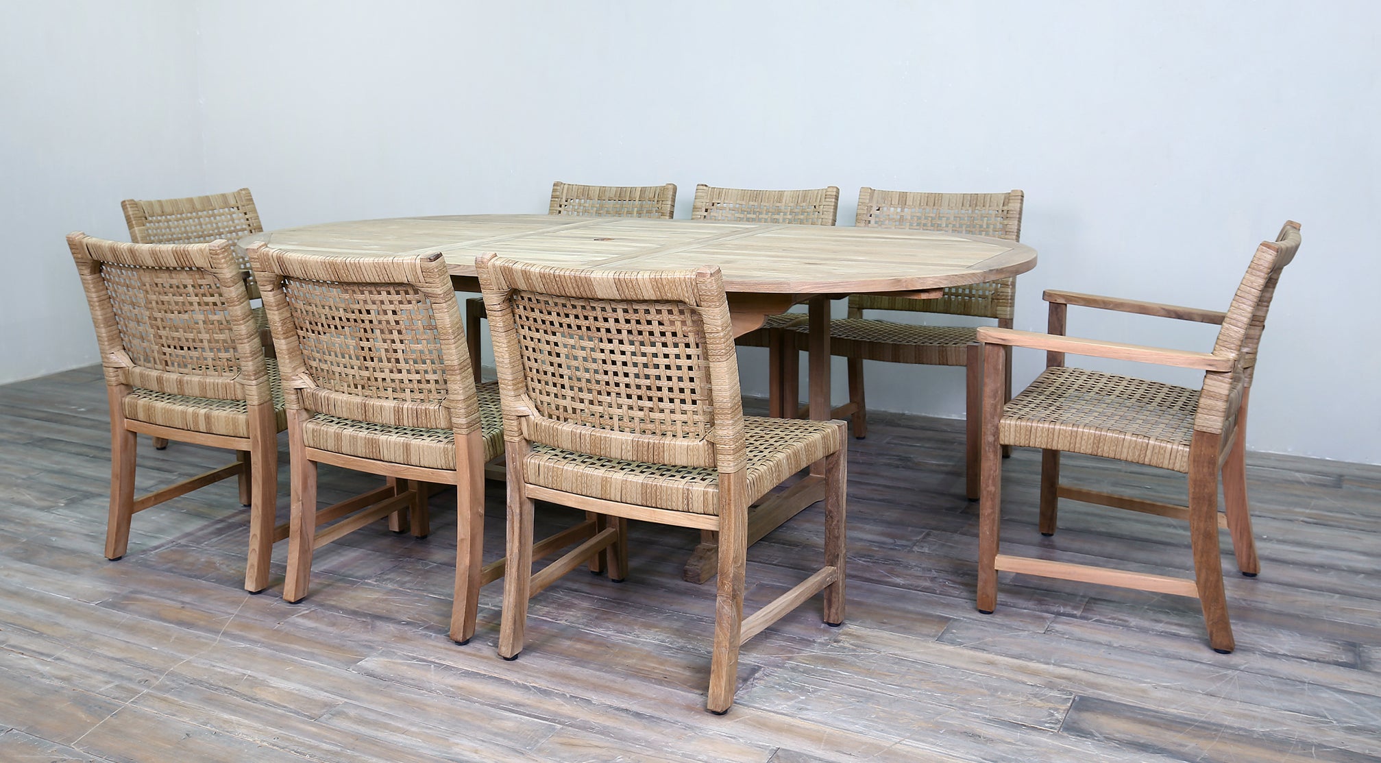 Montauk Single Extension Oval Dining Table