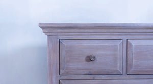 Century 8 drawers dresser